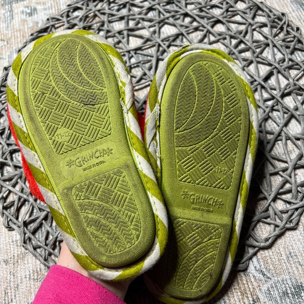 The Grinch Red Cartoon Embroidered Slippers - Picture 4 of 6